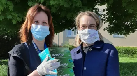 Dezinfekce a roušky potřebným