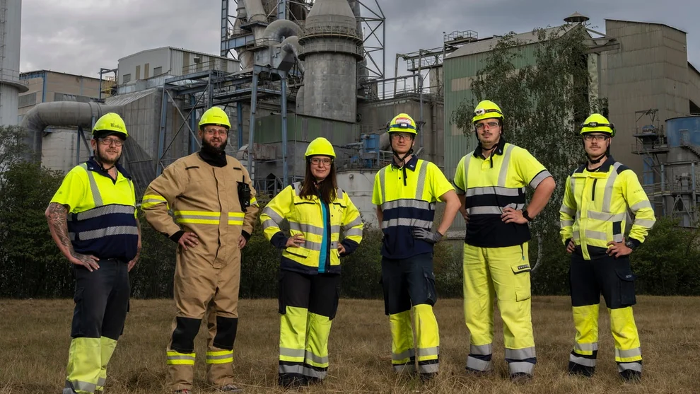 Tým cementárny Holcim v Čížkovicích před závodem