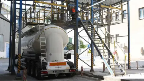 Cement volně ložený