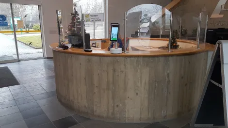 Měření teploty při vstupu do areálu